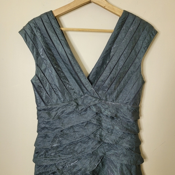Vintage Caché Tiered Holiday Party Dress Gray Metallic Formal Cocktail - Picture 3 of 8